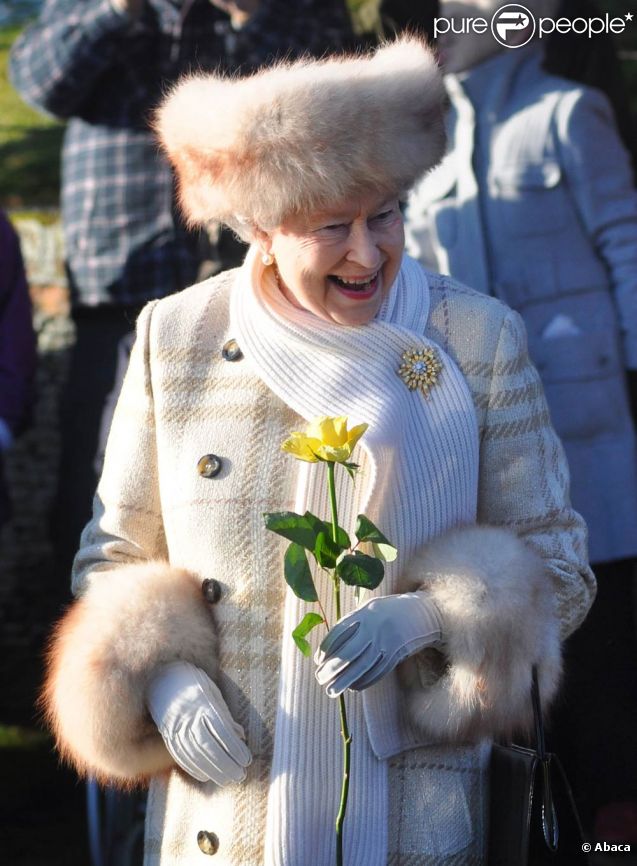 La reine Elizabeth II lors du Noël 2010. En 2011, elle invite 27 royaux à Sandringham, du jamais vu ! 
