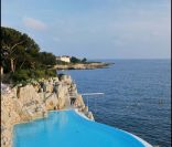 L'Eden-Roc, le palace du Cap d'Antibes, est en litige avec celui qui fut son dirigeant pendant 35 ans, Jean-Claude Irondelle.
