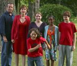 Toute l'équipe de Famille d'accueil sur France 3