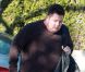 Chaz Bono quitte sa maison laissant sa petite amie Jennifer Elia seule, à Los Angeles le 21 décembre 2011