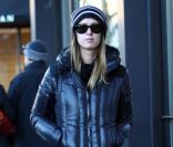 Nicky Hilton, très stylée dans un look sportswear, passe des vacances en famille à Aspen et sort faire du repérage avec sa mère Kathy. Le 20 décembre 2011. 