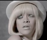 Rihanna dans le clip de You Da One, extrait de Talk That Talk