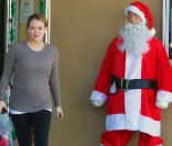 Hilary Duff lors d'une séance shopping à Los Angeles, le 22 décembre 2011.
