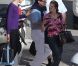 Stéphanie Seymour arrive à St-Barth avec sa belle famille nombreuse. Décembre 2011 