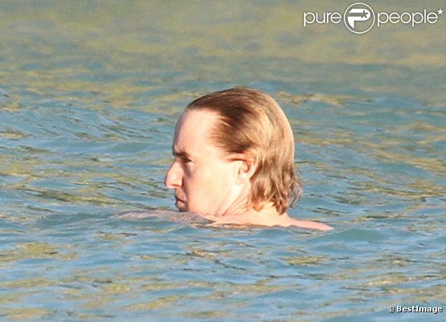 Owen Wilson profite de ses vacances à Saint-Barthélemy lors d'une baignade, le 20 décembre 2011