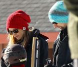 Kate Hudson, son fils aîné Ryder Robinson, et son compagnon Matthew Bellamy sur les pistes à Aspen, le 27 décembre 2011.
