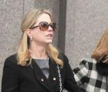 Diandra Doulgas (à gauche) après la condamnation de son fils Cameron, à New York, le 21 décembre 2011.