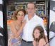 Jennifer Grey, son mari Clark Gregg, et leur fille Stella Gregg en juin 2011 à Los Angeles 