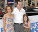 Jennifer Grey en famille avec son mari Clark Gregg, et leur fille Stella Gregg en juin 2011 à Los Angeles 