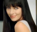 Nolwenn Leroy, radieuse, dans la publicité pour la marque de shampoing Pantene
