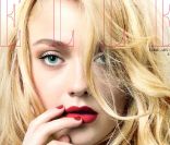 Dakota Fanning en couverture du magazine Elle de février 2012. 