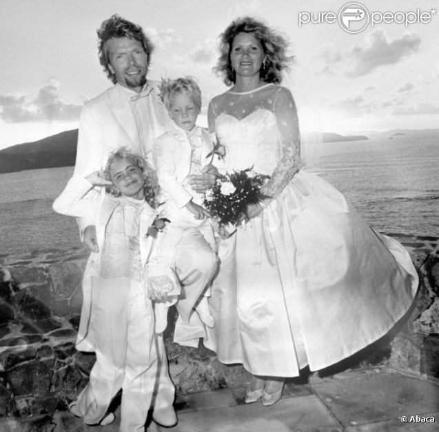 Richard Branson, sa femme Joan et ses deux enfants, Holly et Sam, le 20 décembre 1989, au même endroit où s'est marié Holly le 20 décembre 2011 sur Necker Island 