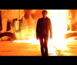 Image extraite du teaser du clip Untouchable d'une méconnaissable Laetitia Larusso et B-Real (Cypress Hill). Le clip intégral est attendu fin janvier 2012.