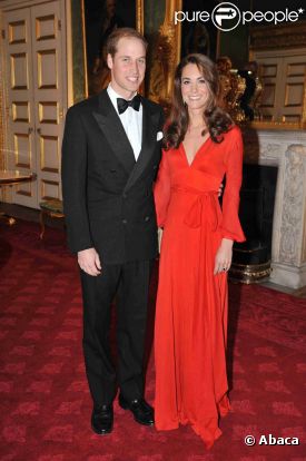 Le prince William et Catherine lors d'un dîner de bienfaisance le 13 octobre 2011. 
 Les premiers patronages de la Catherine, duchesse de Cambridge, ont été officiellement annoncés le 5 janvier 2012. L'épouse du prince William est la marraine de quatre associations, et par ailleurs bénévole auprès de l'Association des Scouts.