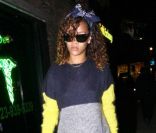 De retour sur la côte ouest, Rihanna s'est offert un nouveau tatouage. Los Angeles, le 5 janvier 2012. 
