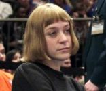 L'actrice Chloë Sevigny se fait remarquer dans l'enceinte du Madison Square Garden grâce à son look noir et léopard, malgré sa tête des mauvais jours. New York, le 2 janvier 2012. 