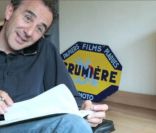 ELie Semoun. Koxie, qui cherche désespérément un partenaire pour réaliser une sextape afin de promouvoir son nouvel album, ratisse large mais ne se prend que des rateaux... Encore un sketch et des guests en pagaille pour le 4e épisode de sa websérie 