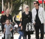 Gwen Stefani, Gavin Rossdale et leurs enfants Kingston, tirant la langue et Zuma accompagnés de la nounou le 7 janvier 2012 à Los Angeles