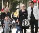 Gwen Stefani : Shopping en famille avec ses adorables bambins et son homme