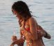 Rihanna s'amuse comme une folle avec son petit frère à la Barbade le 29 décembre 2011