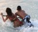 Rihanna s'amuse comme une folle avec son petit frère à la Barbade le 29 décembre 2011