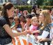  Kate Middleton le 10 juillet 2011 à Los Angeles. 
 Kate Middleton célèbre le 9 janvier 2012 son 30e anniversaire. Les mois qui ont précédé l'ont vue faire ses débuts dans la famille royale, en tant que Catherine, épouse du prince William et duchesse de Cambridge, et irradier le monde de son charme. 