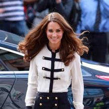 <p>Kate Middleton lors d'une visite à Birmingham le 19 août 2011.</p>
<p>Kate Middleton célèbre le 9 janvier 2012 son 30e anniversaire. Les mois qui ont précédé l'ont vue faire ses débuts dans la famille royale, en tant que Catherine, épouse du prince William et duchesse de Cambridge, et irradier le monde de son charme.</p>