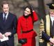  Kate Middleton, retour à St Andrews, berceau de son histoire d'amour avec le prince William, le 25 février 2011. 
 Pour sa première année dans la famille royale, Catherine, duchesse de Cambridge, a donné à observer, dans le spectacle de son élégance, un petit geste très coquet : le recoiffage ! 