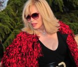 Les confessions d'Amanda Lear au micro de Laurent Argelier pour les Buzz people sur MFM, le 10 janvier 2011.