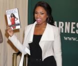 Jennifer Hudson dédicace des exemplaires de son livre chez Barnes &amp; Nobles à New York, le 10 janvier 2012.