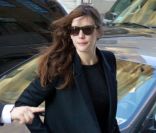 Liv Tyler déboule à New York avec style dans un manteau Stella McCartney, le 10 janvier 2012.