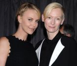 Charlize Theron et Tilda Swinton aux Critics Choices Awards, à Los Angeles le 12 janvier.