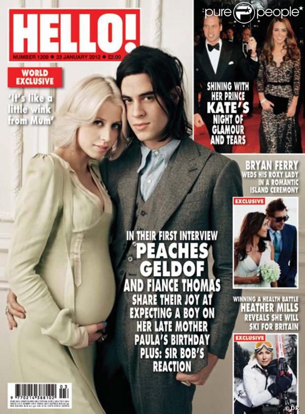 Peaches Geldof et son fiancé Thomas Cohen en couverture du magazine  Hello! , numéro du 23 janvier 2012.