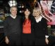 Les parents de Valérie Perrin découvre l'exposition photographique de leur fille au Ciné 13 Théâtre, à Paris. Janvier 2012 