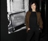 Evelyne Bouix lors de l'exposition photographique de Valérie Perrin au Ciné 13 Théâtre, à Paris. Janvier 2012 