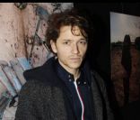 Raphaël lors de l'exposition photographique de Valérie Perrin au Ciné 13 Théâtre, à Paris. Janvier 2012