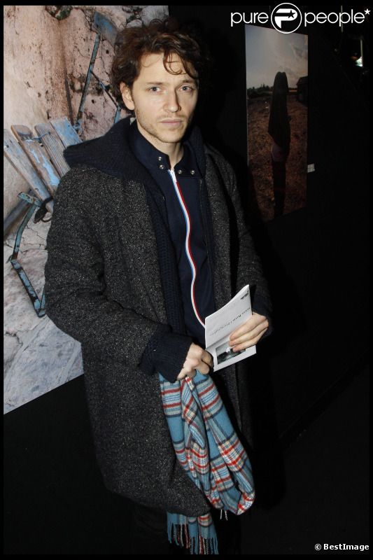 Raphaël lors de l'exposition photographique de Valérie Perrin au Ciné 13 Théâtre, à Paris. Janvier 2012
