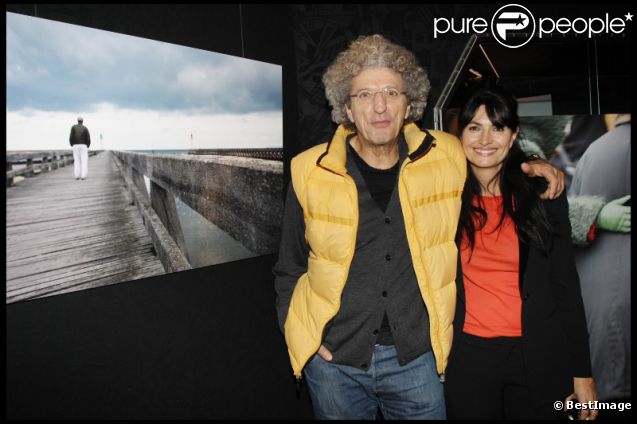 Elie Chouraqui lors de l'exposition photographique de Valérie Perrin au Ciné 13 Théâtre, à Paris. Janvier 2012