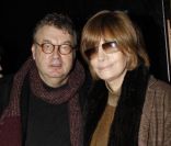 Dominique Besnehard et Nadine Trintignant découvrent l'exposition photographique de Valérie Perrin au Ciné 13 Théâtre, à Paris. Janvier 2012