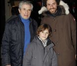 Claude Lelouch, son fils Simon et Boaz lors de l'exposition photographique de Valérie Perrin au Ciné 13 Théâtre, à Paris. Janvier 2012