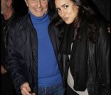 Claude Lelouch et Sarah Kazemy à l'exposition photographique de Valérie Perrin au Ciné 13 Théâtre, à Paris. Janvier 2012