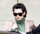 Penélope Cruz surprise à sa sortie de l'hôtel Berkeley à Londres, le 17 janvier 2012.