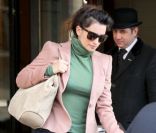 Penélope Cruz est aperçue à la sortie de l'hôtel Berkeley à Londres, le 17 janvier 2012.