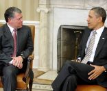 Abdullah II de Jordanie rencontrait Barack Obama à la Maison Blanche le 17 janvier 2012 tandis que son épouse la reine Rania participait à un déjeuner philanthropique, également à Washington.<br />