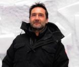 Gilles Lellouche lors d'une soirée montagnarde dans un igloo pendant le festival du film de comédie de l'Alpe d'Huez, le 18 janvier 2012