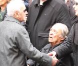 Jean-Marc Thibault et Charles Aznavour lors des obsèques de Rosy Varte, en l\'église arménienne à Paris, le 19 janvier 2012