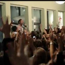 Charlie Winston met le feu lors du concert Talent Tout Neuf : le live pour W9