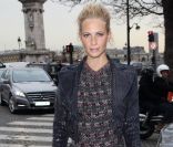Poppy Delevingne à son arrivée au Défile Chanel Haute Couture à Paris le 24 janvier 2012