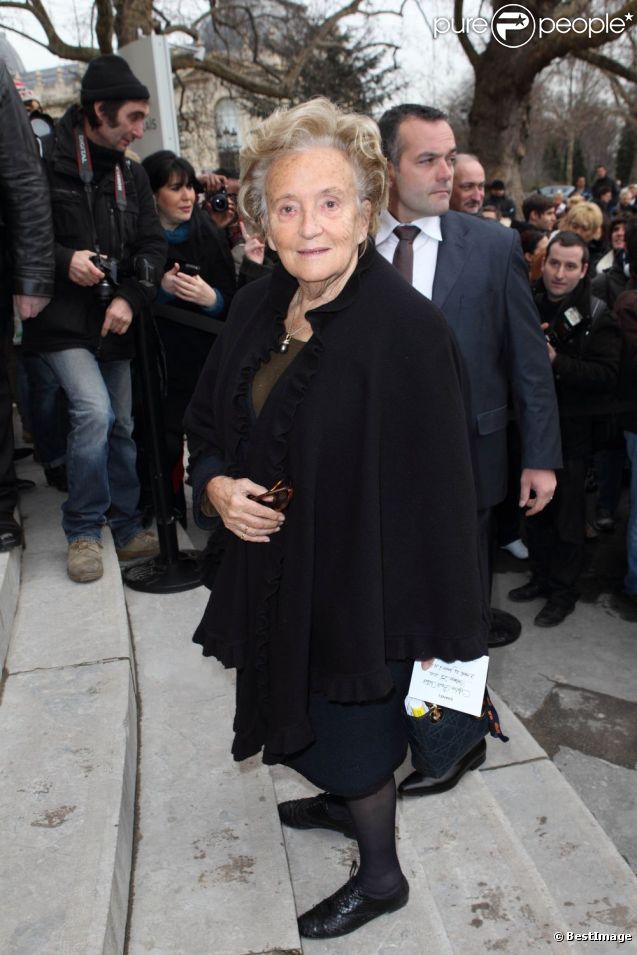 Bernadette Chirac à son arrivée au Défile Chanel Haute Couture à Paris le 24 janvier 2012
