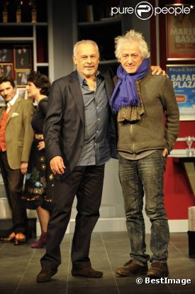 Jean-Luc Moreau aux côtés de Francis Perrin au théâtre des Nouveautés à Paris en janvier 2012